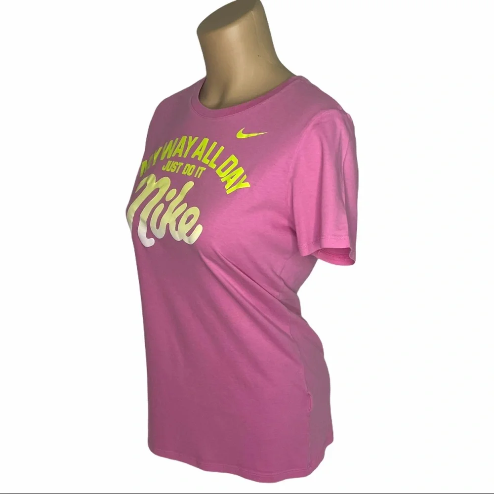 NIKE Short Sleeve Tee Slim Fit Cotton Pink Graphic Screen Print Size Large